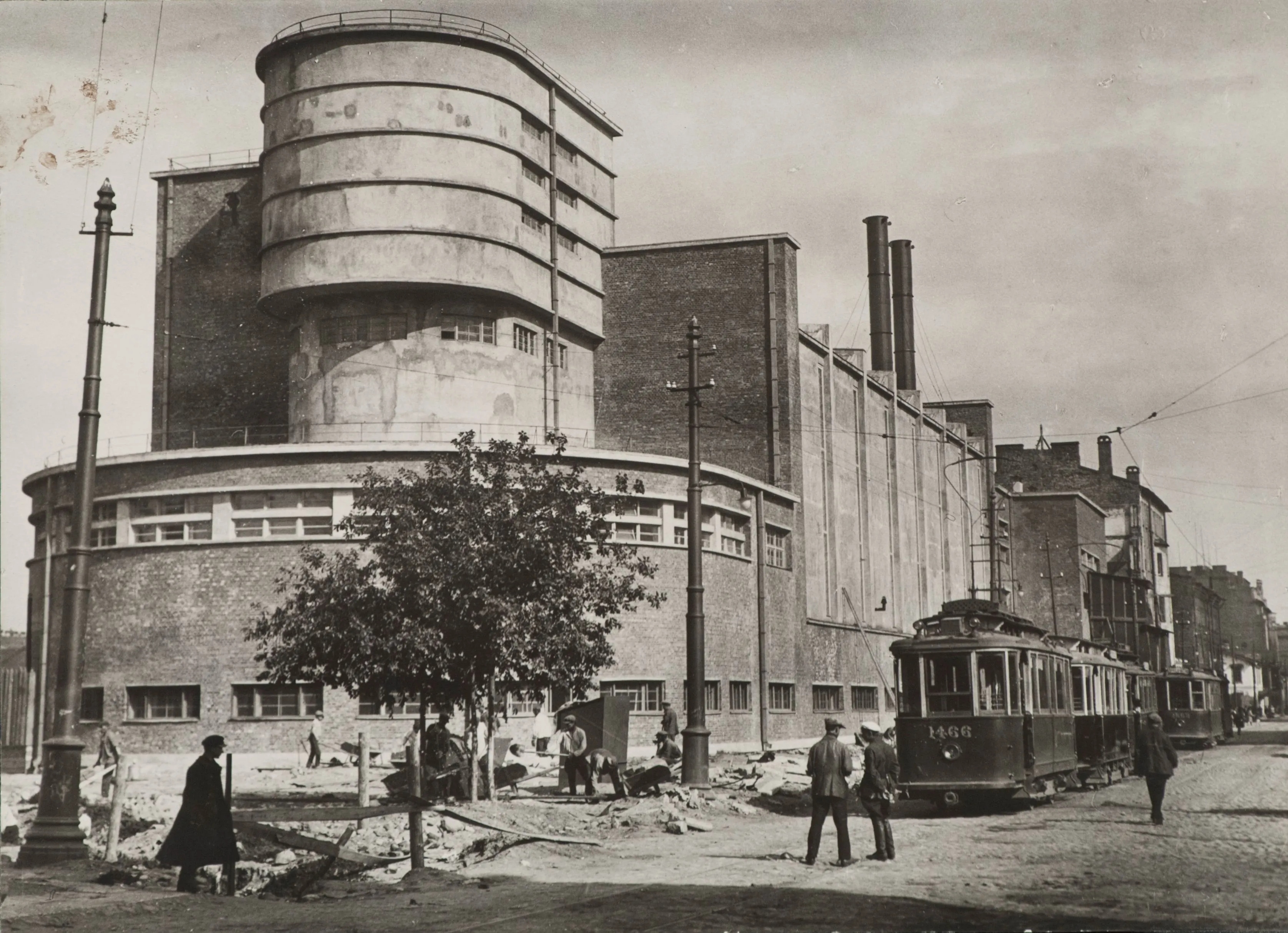 Трикотажная фабрика «Красное Знамя» (Корпусная ул., 1/Красного Курсанта ул., 27)